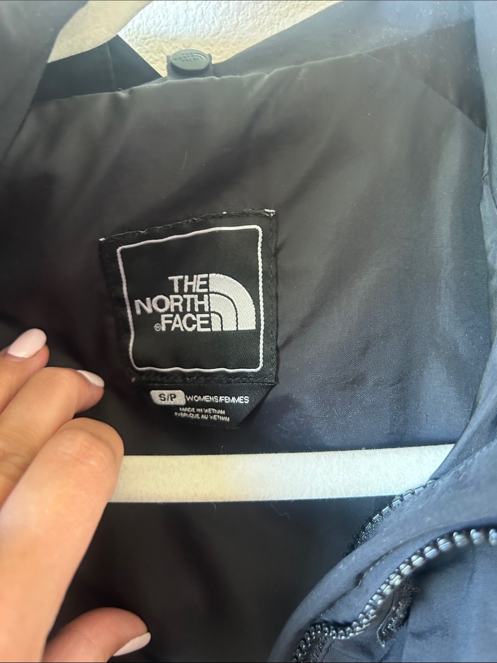 The North Face Black Women’s Waterproof Hooded Shell Jacket - Picture 7 of 9